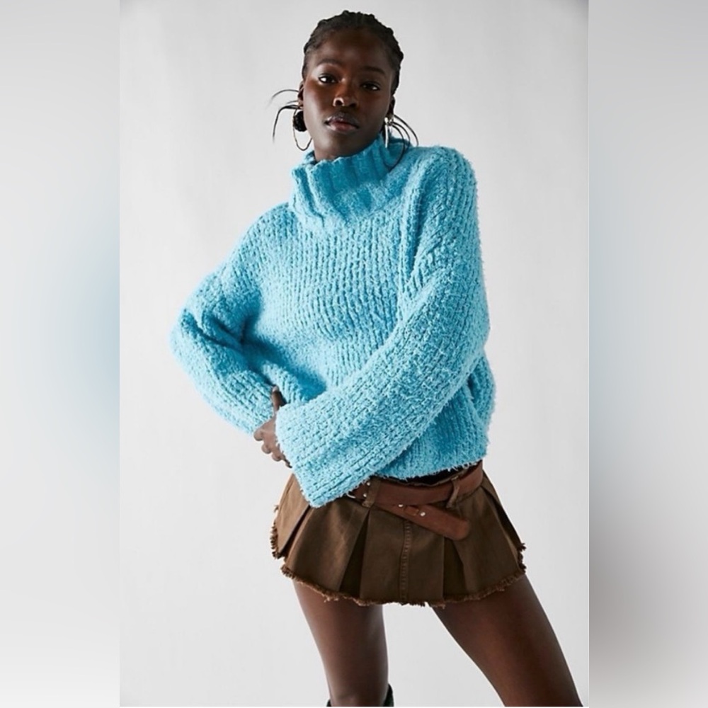 Free People NWOT Cozy Blue Turtleneck Sweater